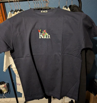 Camiseta Floral KITH - Talla Azul Marino L, Begonia, Flores Mariposa Streetwear, Envío y devolución gratuitos Foto 1 de 3
