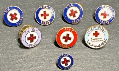8 RED CROSS SERVICE YEAR AWARD PINS: 5, 10, 15, 30 H660 - Image 1 of 4