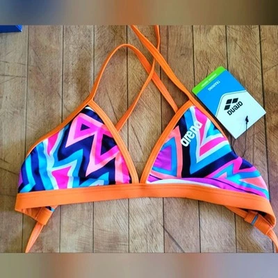 Top de natación de bikini ARENA triángulo multicolor con lazo trasero Foto 1 de 4
