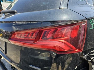 Luz trasera montada en el maletero del lado del pasajero Audi Q5 2018-2020 - Imagen 1 de 12
