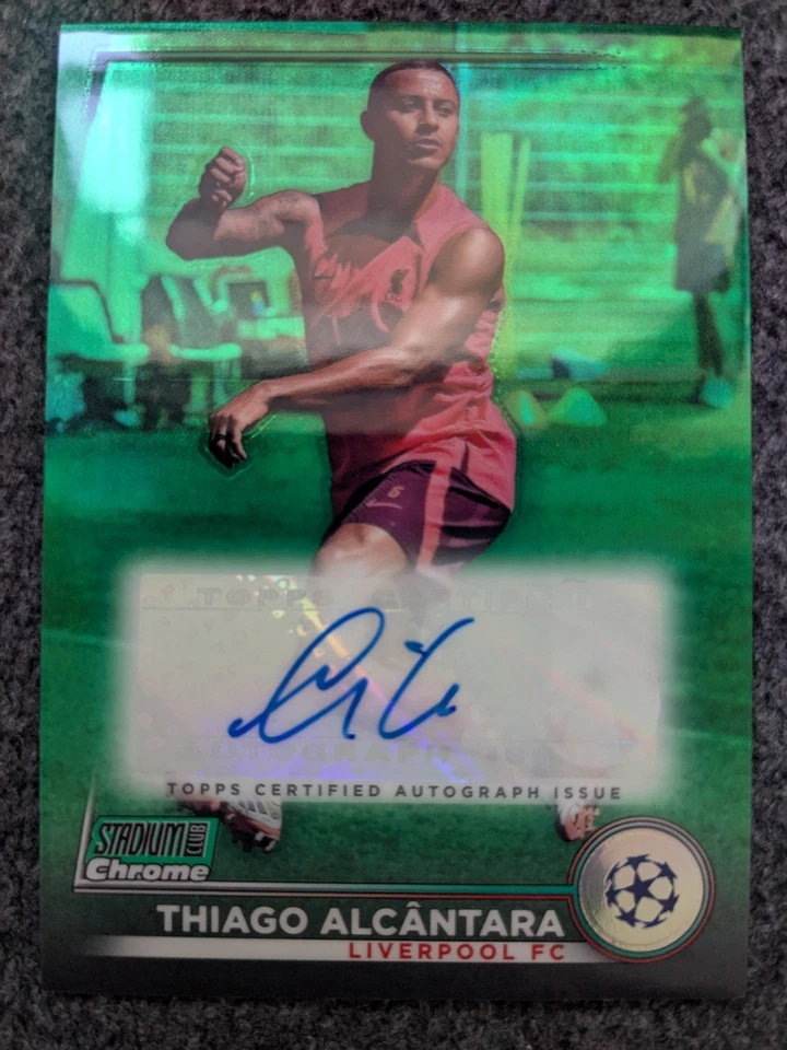 2022-23 TOPPS STADIUM CLUB CHROME UEFA THIAGO ALCANTARA AUTOGRAPH GREEN#D70/99 - Image 1 of 2