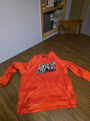 Moletom com capuz Nike Dri Fit juvenil pequeno ótimo estado laranja  - Imagem 1 de 4