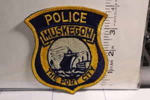 police patch  MUSKEGON POLICE MICHIGAN - Picture 1 of 1