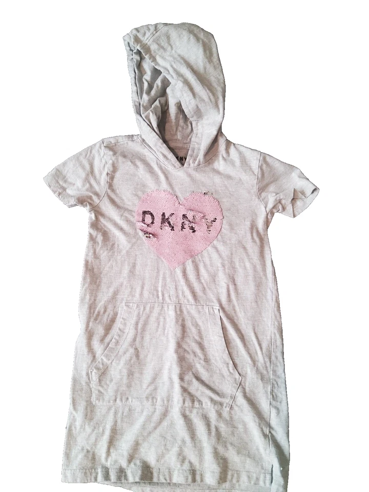 Vestido con Capucha DKNY Niñas Manga Corta Gris Rosa Corazón Lentejuelas Logo 6X Foto 1 de 4