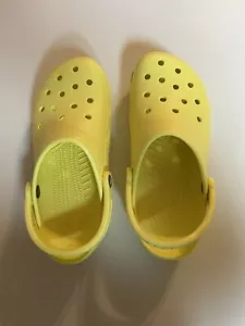 Crocs gialle! Crocs Uomo Taglia 7 Donna Taglia 9 Nuove Autentiche Pronte Primavera - Foto 1 di 6