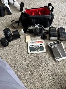 Asahi Pentax K1000 W/ F2 50mm Lens 35mm Film Camera Flash, More Lens - Picture 1 of 11