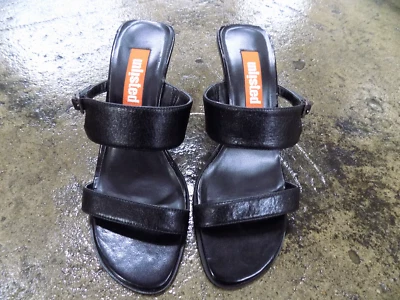 Sandalias de tacón de 3" negras sin listar con hebilla de cuero arrugado talla 6 Foto 1 de 4