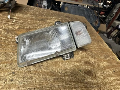1989 - 1998 GEO TRACKER SUZUKI SIDEKICK FRONT RH HEADLIGHT - Image 1 of 4