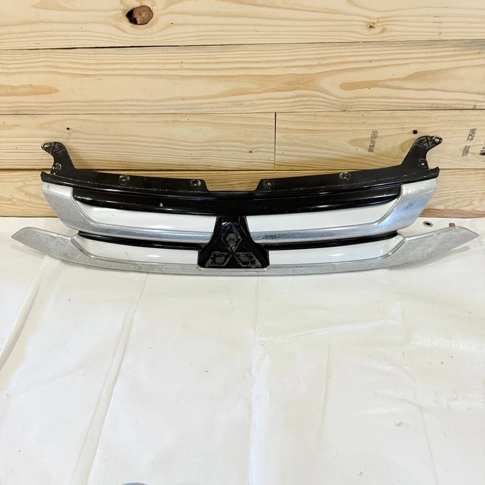 Parachoques delantero radiador parrilla superior Mitsubishi Outlander 2016 2017 2018 7450A992 Foto 1 de 4