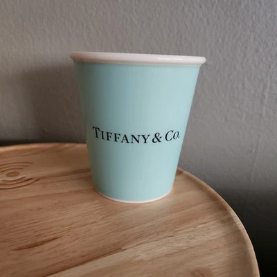 Taza de papel Tiffany & Co Bone China azul Tiffany usada en excelente estado Foto 1 de 4