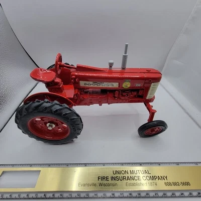De colección Ertl McCormick Farmall 350 Heartbeat 1991 Diecast 1:16 Iowa FFA #2201 Rojo Foto 1 de 4