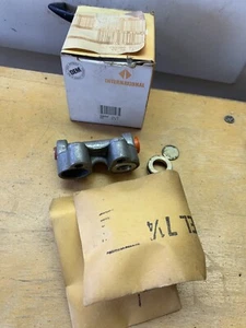 INTERNATIONAL429758C92 Valve - Picture 1 of 3
