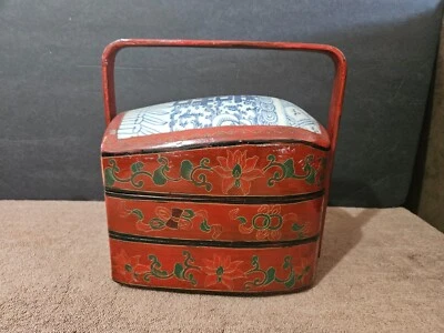 VINTAGE CHINESE RED LACQUER LUNCH BOX BASKET PORCELAIN HAPPINESS INSERT - Image 1 of 4