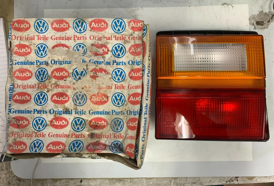 全新带盒 Hella 后灯左内 443945225A / 奥迪 100 — 第 1/1 张图片