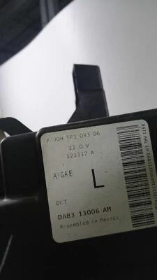 Conjunto de farol esquerdo Ford FLEX 2018 cinza halogênio usado, montagem quebrada - Imagem 1 de 4