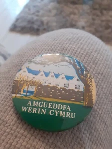 A Mgueddfa Werin Cymru Vintage badge - Picture 1 of 2