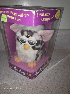 Furby 1998 weiße schwarze Punkte blaue Augen mit Box Tiger Elektronik - Bild 1 von 3