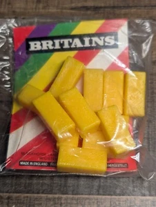 Britains Hay Bales package 12 Bales VINTAGE! WOW! NOS - Picture 1 of 4