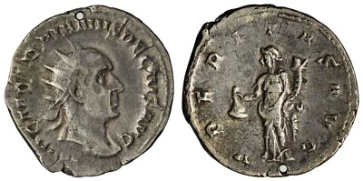 Roman Iperial. Trajan Decius Rome 251 AD, AR Antoninianus. 4.11 g, 22 mm. Holed Foto 1 de 3
