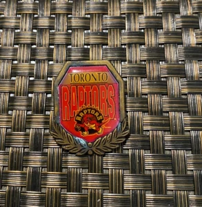 PIN DE BALONCESTO COLECCIONABLE VINTAGE AÑOS 90 NBA TORONTO RAPTORS TEAM LOGO RARO - Imagen 1 de 2