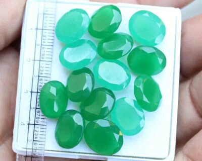 Venta al por mayor 69,80 quilates corte facetado forma corte ovalado piedra preciosa suelta jade verde natural Foto 1 de 3