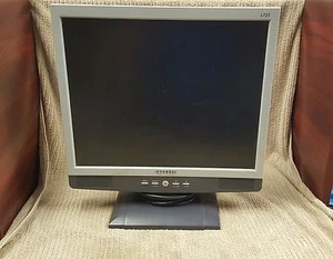 HYUNDAI 17" COMPUTER MONITOR L72S Free Shipping!! - Picture 1 of 2