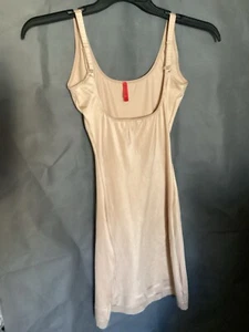 Spanx Simplicity Slip Forma Completa Para Mujer Beige Desnudo Talla: Pequeña - Imagen 1 de 4