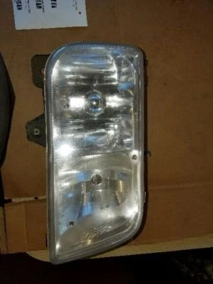 FARO CADILLAC ESCALADE R. 99 00  Foto 1 de 2