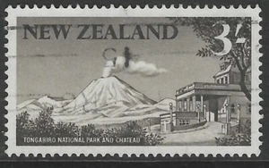 New Zealand - 1960 Pictorials - 3/- Tongariro (Grey) UNH - Picture 1 of 1