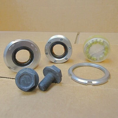 New-Old-Stock Shimano 105 Bottom Bracket Cups...English (1.37" x 24 tpi) - Image 1 of 4