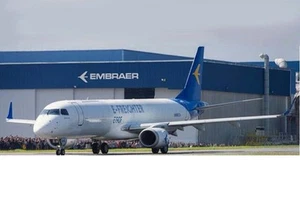 LH2469 JC Wings E190F 1/200 Model N986TA Embraer w/Stand - Picture 1 of 1