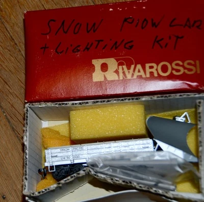 HO Rivarossi Union Pacific Snow Plow 2290 w/light kit - Image 1 of 4