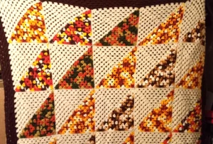 Coperta afgana quadrata all'uncinetto vintage 68x46 fatta a mano boho multicolore rosa - Foto 1 di 3