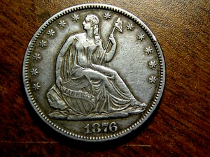 Originale 1876 50C Liberty seduto mezzo dollaro TESTA PIENA AU bella moneta W3 - Foto 1 di 2