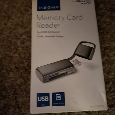 Insignia- USB 3.0 Memory Card Reader for Windows / MacOS SD / Micro SD - Image 1 of 2