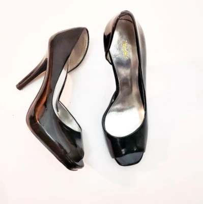 Zapato de tacón alto Mossimo de cuero negro con solapa punta abierta Foto 1 de 4