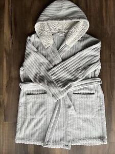 LC Lauren Conrad Ribbed Short Plush Hooded Robe Grey Large Small Tear Noted