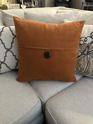 (1) ALMOHADA NARANJA LINO MADERA BOTÓN 18x18 Foto 1 de 4