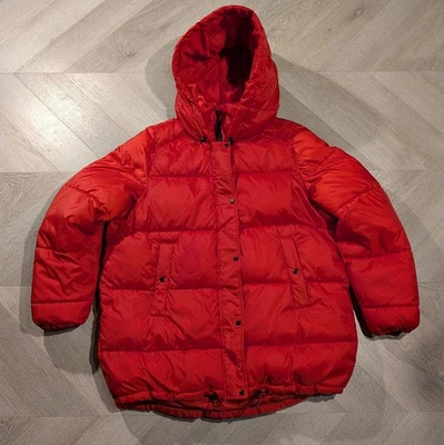 Abrigo acolchado Zara TRF Collection para mujer rojo mediano con capucha Foto 1 de 4