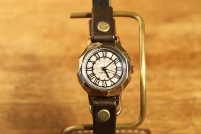 Часы ручной работы, созданные японским часовщиком.  Механизм кварцевый SEIKO - Изображение 1 из 4