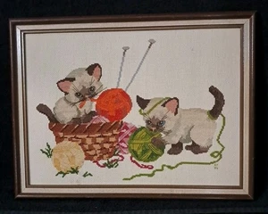 VINTAGE NEEDLEPOINT/CROSS STITCH SIAMESE KITTENS PLAYING WITH BALLS OF YARN... - Picture 1 of 13