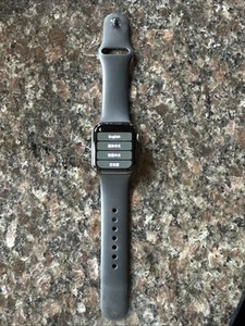 Apple Watch Series 5 40mm GPS Grey Aluminum Case Good Used Condition S/M Band - Zdjęcie 1 z 4