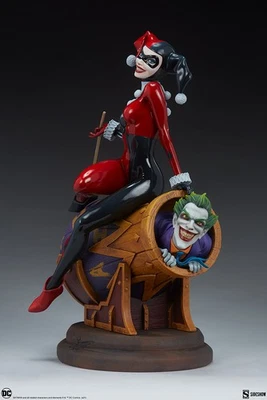 DC 收藏品 14 英寸迪奥拉玛聚树脂雕像 - Harley Quinn & The Joker Sideshow — 第 1/3 张图片