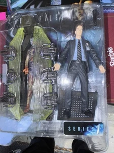 The X-Files Agent Fox Mulder Series 1 Mcfarlane NIP - Picture 1 of 3