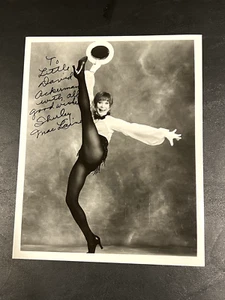 Shirley MacLaine Hand Signed 8x10 Photo - Picture 1 of 2