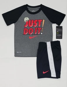 Jungen Größe 5 Nike Shirt & Shorts 2-teiliges Set Baseball Grafik: Neu mit Etikett - Bild 1 von 4