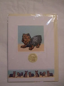 CARTE + ENVELOPPE - chien   YORKSHIRE ACCROUPI - Picture 1 of 1