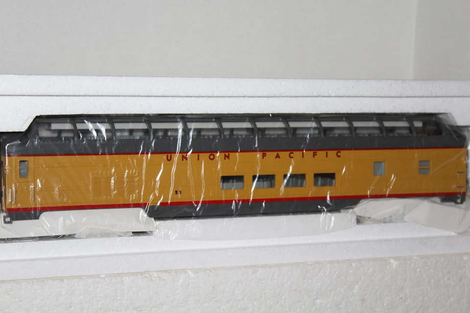 MTH #20-6753 UNION PACIFIC FULL LENGTH VISTA DOME  SMOOTH - Image 1 of 2