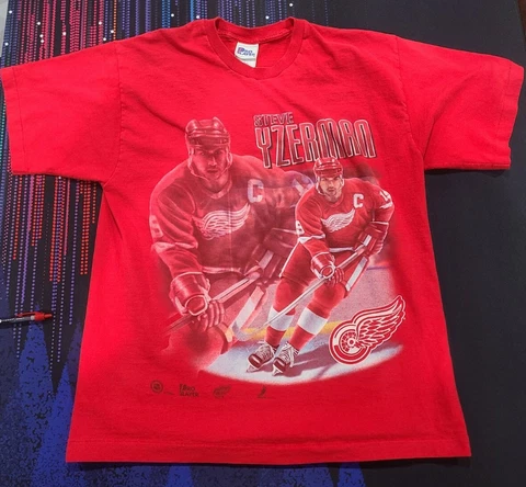 Vintage Syeve Yzerman Pro Player Tshirt Large Red Wings NHL 90s Cover
