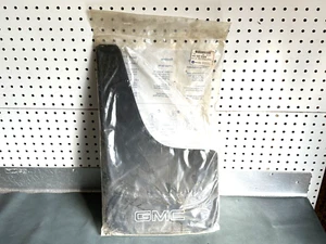 GM OEM NOS 19213394 Rear Mud Guards GMC Logo 2007-2014 GMC Yukon - Foto 1 di 2